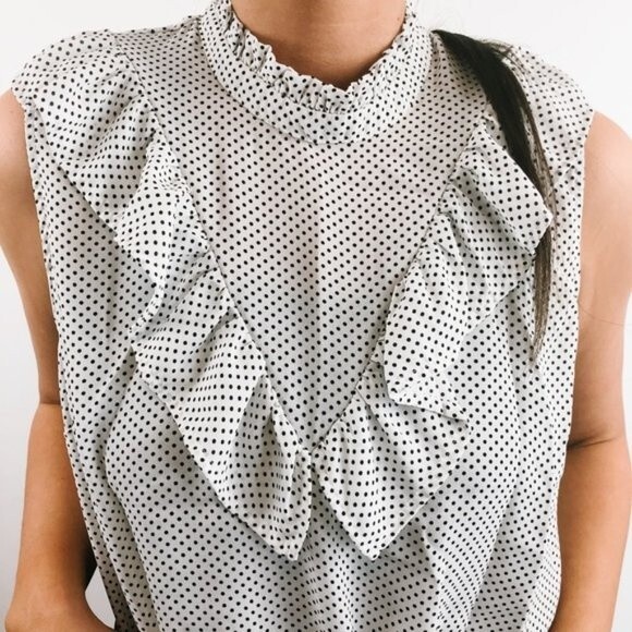 Who What Wear Tops - Who What Wear Ruffled V Front White Black Polka Dot Sleeveless Blouse Large NWT